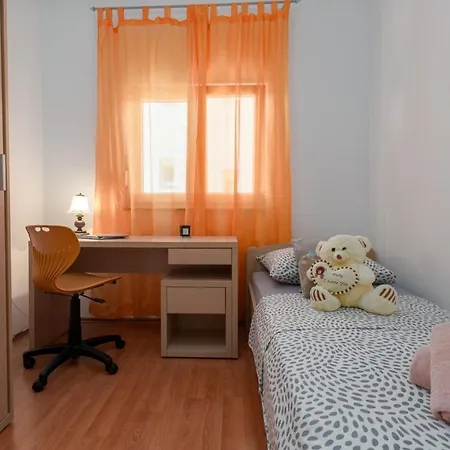 Cosy 2-bedroom Apt 