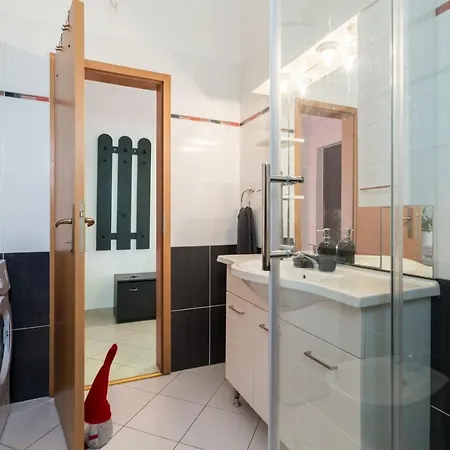 Cosy 2-bedroom Apt 